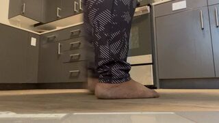 Kitchen feet scratches